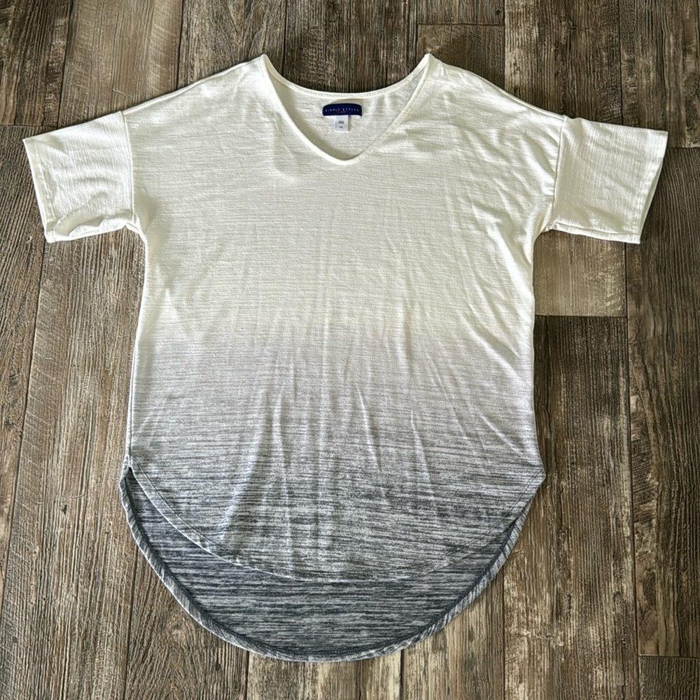 SIMPLY STYLED WOMEN SWEATING WARM BLOUDE, SIZE LARGE